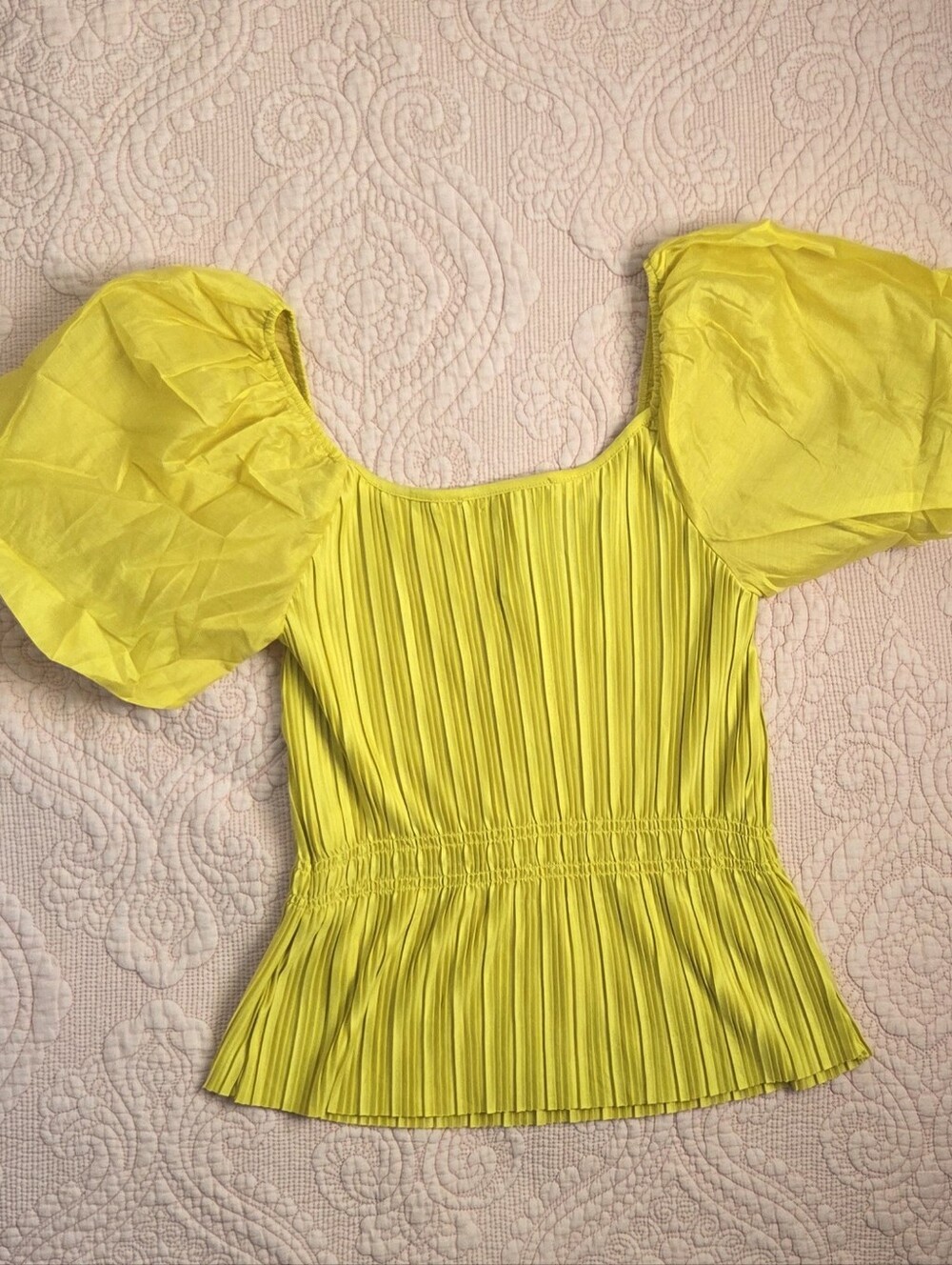 NWT Yellow Olive Pleated Square-Neck Puff Sleeve | size Small